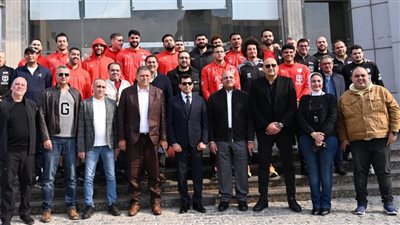 وزير الرياضة يحفز لاعبي منتخب مصر لكرة اليد قبل السفر إلى رواندا