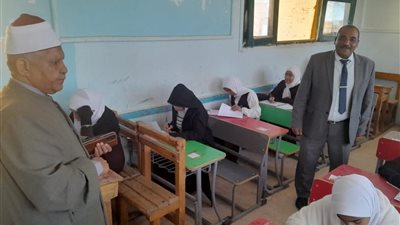 مدير منطقة البحر الأحمر الأزهرية يتفقد لجان الشهادة الإعدادية بمعهد فتيات الغردقة