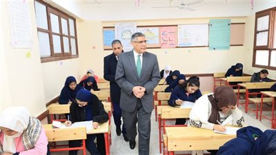 محافظ الجيزة يتفقد سير امتحانات الشهادة الإعدادية بمدارس الهرم