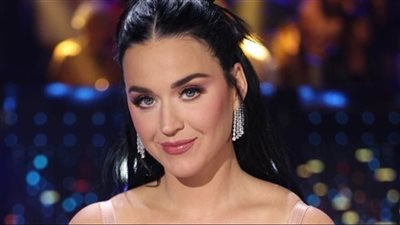 كيتي بيري تصل إلى JOY Awards بإطلالة تخطف الأنظار.. (شاهد)