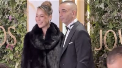 أول ظهور رومانسي يجمع بين منة شلبي وزوجها في حفل Joy Awards