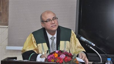 جامعة عين شمس تمنح درجة الدكتوراه لرئيس مدينة بلبيس في إدارة الأعمال