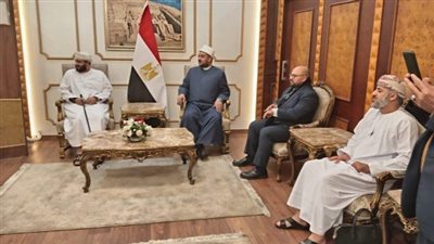 وزير الأوقاف العُماني يصل القاهرة للمشاركة في المؤتمر الدولي السادس والثلاثين