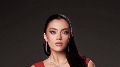 ستيفاني عطا الله زهرة الرومانسية في حفل Joy Awards