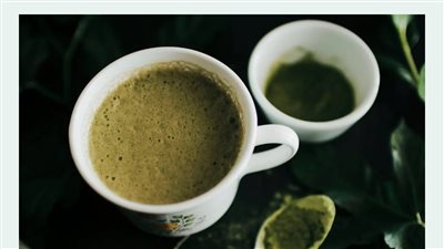 الماتشا بديلاً عن القهوة... دراسة تكشف دوره في تقليل التوتر والقلق