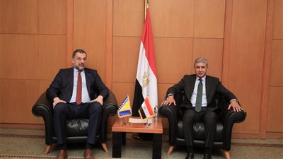 وزير السياحة يلتقي وزير خارجية البوسنة والهرسك لتعزيز أوجه التعاون السياحي بين البلدين