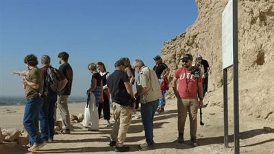 وفود سياحة لدول اجنبية تزور المناطق الأثرية بالمنيا 