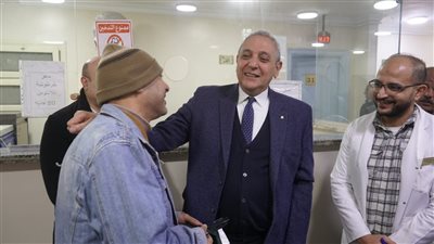 محافظ الغربية يتفقد عيادتي التأمين الصحي بطنطا.. ويستمع لمطالب المرضى