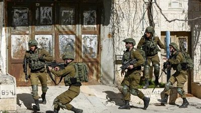 الاحتلال يقتحم بلدة قطنة شمال غرب القدس وينصب حاجزاً عسكرياً
