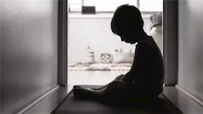 اب وشقيقه يعتديان على نجل الأول في  بالبحيرة 