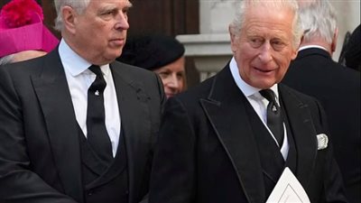 بعد عزله عن الحياة العامة.. تفاصيل حياة الأمير أندرو بعد نفيه