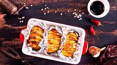 طريقة عمل بطاطس مشوية بصوص الصويا