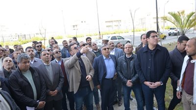 وزير الإسكان ومحافظ الدقهلية  يتفقدان كورنيش مدينة المنصورة الجديدة..