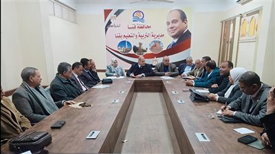 وكيل تعليم قنا يعقد اجتماعا موسعا لمتابعة سير امتحانات الشهادة الاعدادية 