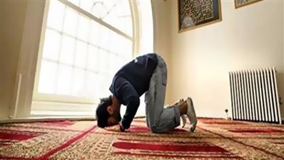 صلاة المنفرد خلف الصف والنوافل بدل الفوائت.. دار الإفتاء
