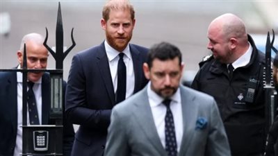 الأمير هاري يصل المملكة المتحدة لمقاضاة صحيفة بريطانية