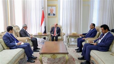 السفير المصري لدى الجمهورية اليمنية يلتقي مع رئيس الوزراء وزير الخارجية اليمني