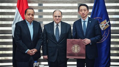 هيئة الدواء تبحث مع شركة صينية سبل توطين الصناعة الدوائية