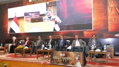 رئيس جامعة أسيوط يشهد افتتاح المؤتمر العلمي السنوي لقسم الأمراض الجلدية «Assiut Derma 2026»  