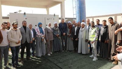 محافظ أسوان يعطى إشارة البدء للتشغيل التجريبى لمحطة رفع الحجز بحرى 