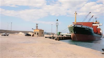 عودة الحياة لميناء العريش البحري واستئناف الملاحة بعد تحسن الطقس