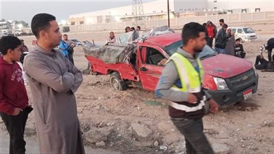 إصابة 12 عاملًا في انقلاب سيارة على الطريق الصحراوي بالبحيرة