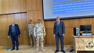 رئيس جامعة سوهاج يتابع دورات التربية العسكرية والوطنية لطلاب بالجامعة الأهلية 