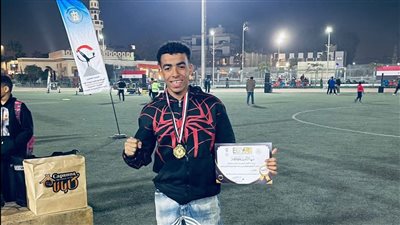 عمر أحمد ابن قنا يحصد المركز الأول في منافسات الكروس