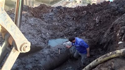 عودة مياه الشرب لمنيا القمح بعد إصلاح عاجل لخط ملامس