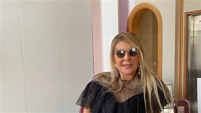 نادية الجندي تعود إلى سن العشرين بالدانتيل المزركش 