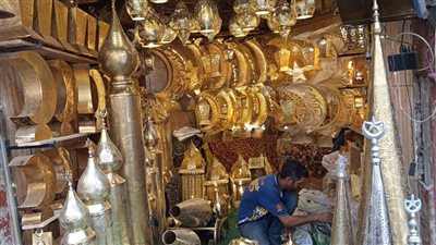 من المكرمية والحنة وحتى الشريندار..فانوس شهر رمضان بلمسات آسرة على بوابة المتولي 