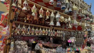 فوانيس رمضان تزين شوارع السيدة زينب 