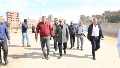محافظ الشرقية يتابع تجهيز طريق الجمباز كمحور مروري بديل بالزقازيق
