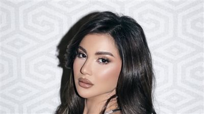 المخمل يعكس أنوثة هدى الإتربي