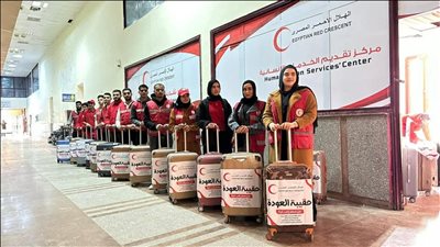 الهلال الأحمر المصري يستقبل المرضى والجرحى الفلسطينيين ويقدم «حقيبة العودة» للمغادرين