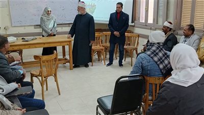 رئيس أزهر سوهاج يتفقد البرامج التدريبية المتخصصة لتنمية قدرات المعلمين