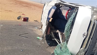 مصرع3اشخاص واصابة14اخرين بحادث انقلاب ميكروباص بكوم أمبو 