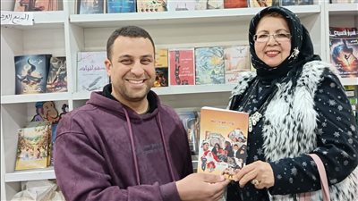 هويدا عطا تهدي كتابها الجديد 