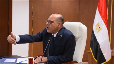   وزير العمل يلتقي ممثلي شركات الملابس الجاهزة لبحث سبل استقرار بيئة العمل وتذليل العقبات أمام الاستثمار 