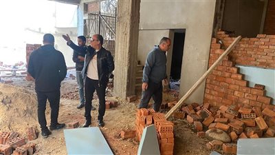 تفاصيل إزالة مخالفة بناء في التجمع الأول 
