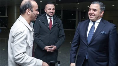 دوري أبطال إفريقيا.. سفير مصر في الجزائر يستقبل بعثة الأهلي