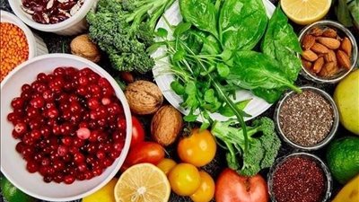 طبيبة تحدد أطعمة يجب تناولها يوميًا