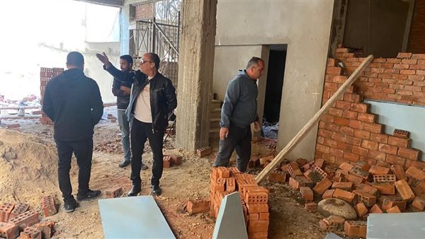 جانب من أعمال الإزالة  