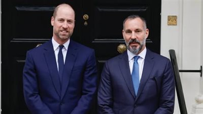 الأمير ويليام يلتقي آغا خان الخامس في قصر كنسينجتون 
