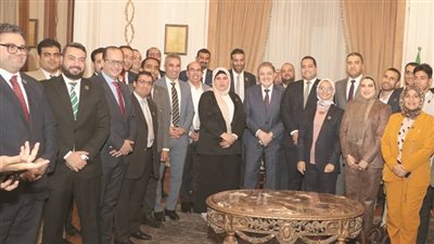 اصطفاف كبير خلف «البدوى» 