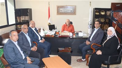 السكرتير العام ببني سويف يلتقي وفدًا من وزارة المالية 