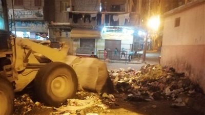 جهود نهارية وليلية مكثفة بدمنهور… حملات نظافة ترفع 44 طنًا من مخلفات القمامة