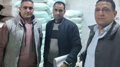 ضبط 600 عبوة عصير و50 كرتونة تمر هندي مجهولة المصدر بالبحيرة 