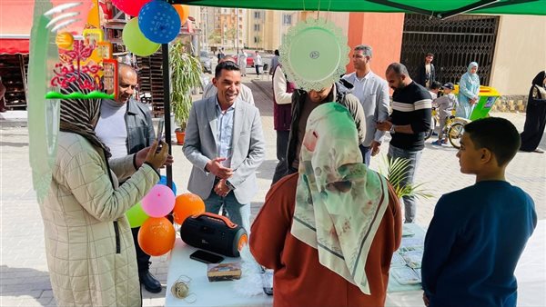 جانب من جولة رئيس جهاز حدائق العاصمة لمعرض أيادي منتجة  