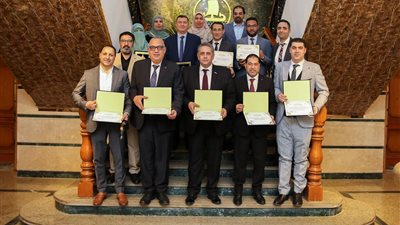 المحافظ يُكرم أبطال مبادرة إنهاء قوائم الانتظار بكفر الشيخ